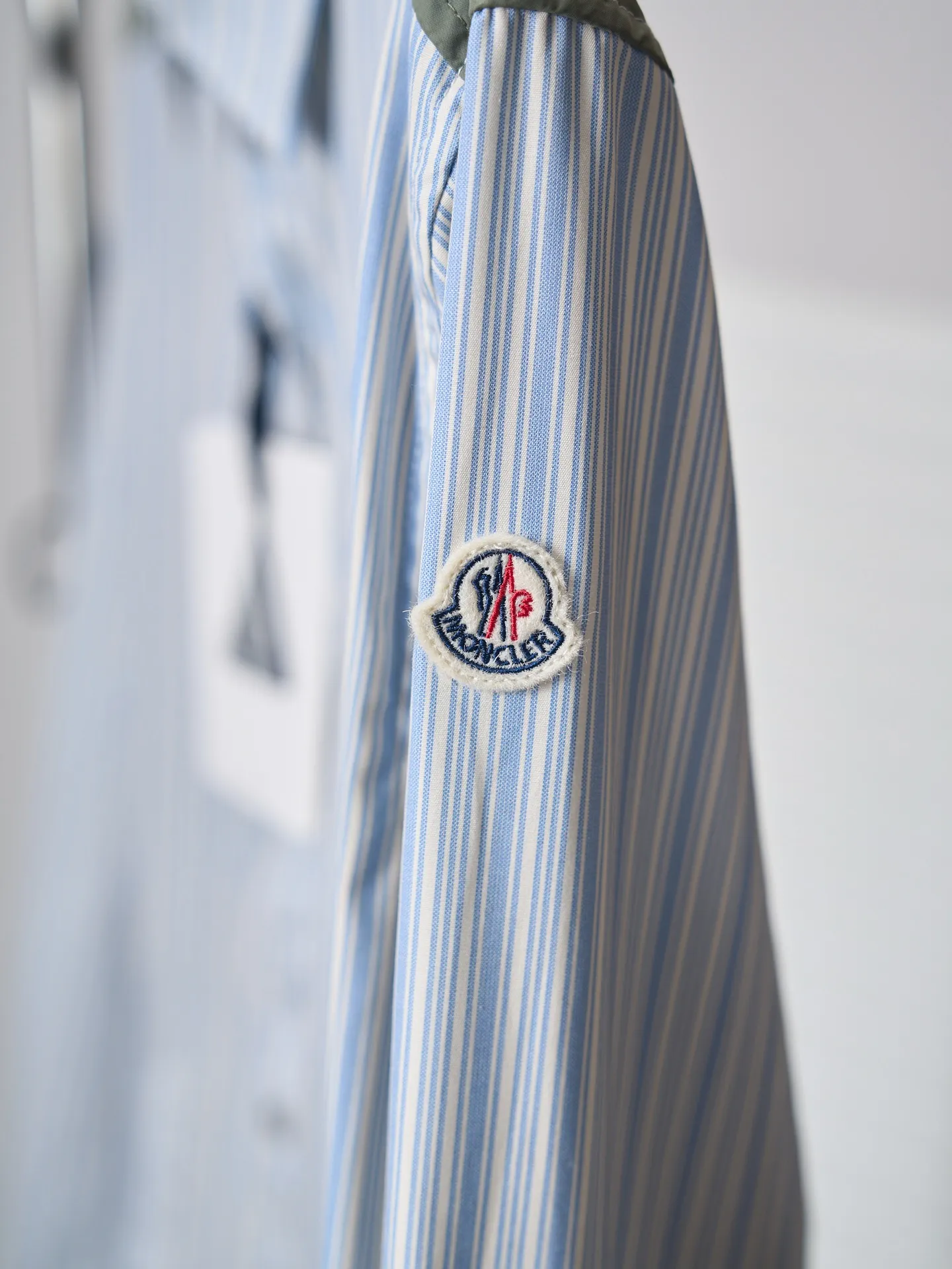 Moncler/ 【In Stock】S M L XL ： ， ，Breathable ， ， ； ， ， 。 ： ， ， ， ， ； ， 。 ： ， 、 ， ， ， ， ， 。 ， ， 。 ： + ， ， ， ； ， ， 。 Same Style logo ， ， ， 。 Series ， ， 。 ， 。